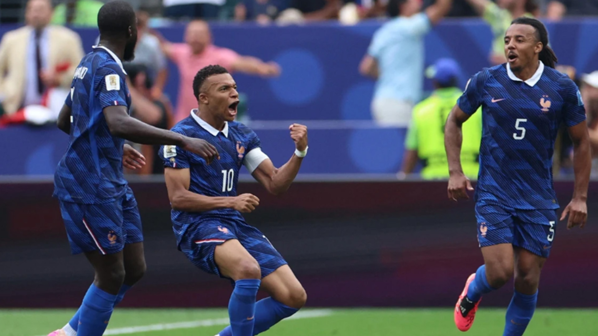 Mbappe mở tỉ số từ pha dứt điểm trái phá