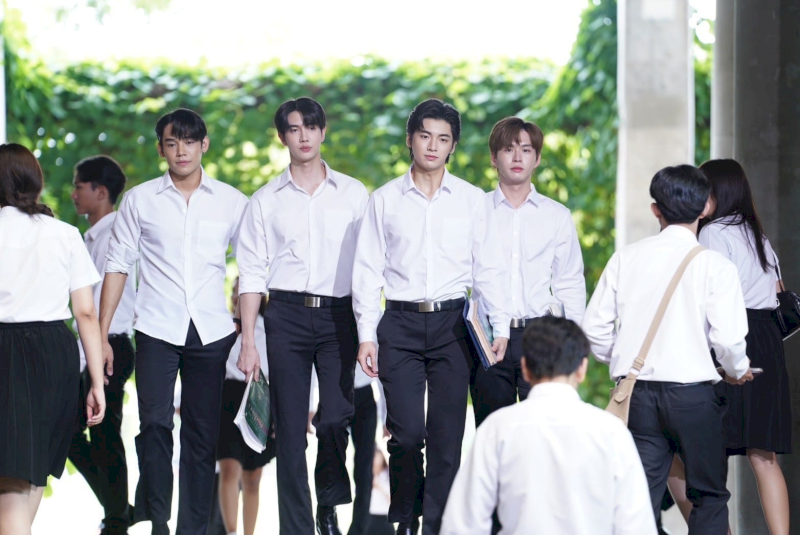 Phim Fourever You Season 2 (Bởi vì tình yêu dẫn lối) tập 1: Sự trở lại của 4 chàng trai và những rung động mới