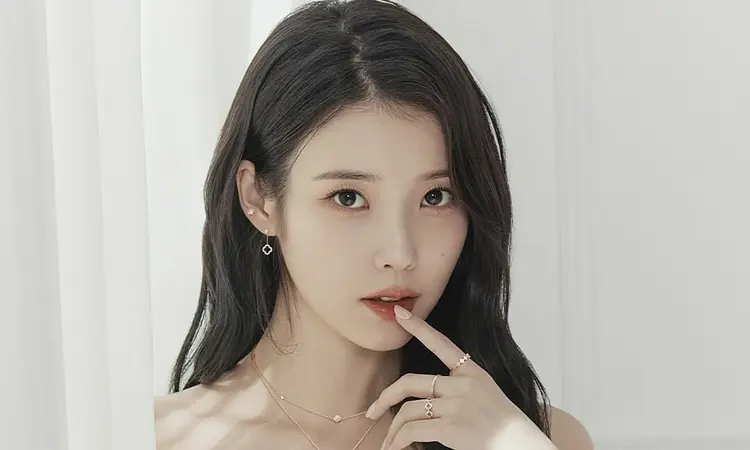 IU: Tiểu sử và sự nghiệp của "Em gái quốc dân" đa tài nhất showbiz Hàn
