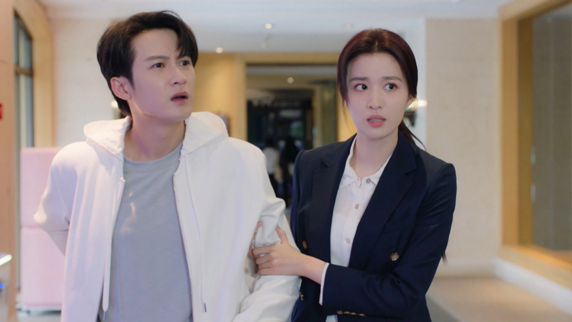 Review Tình Yêu Có Pháo Hoa tập 15–16: Tiền Phi và Lý Diệc Phi thân thiết hơn, Uông Nhược Hải khủng hoảng