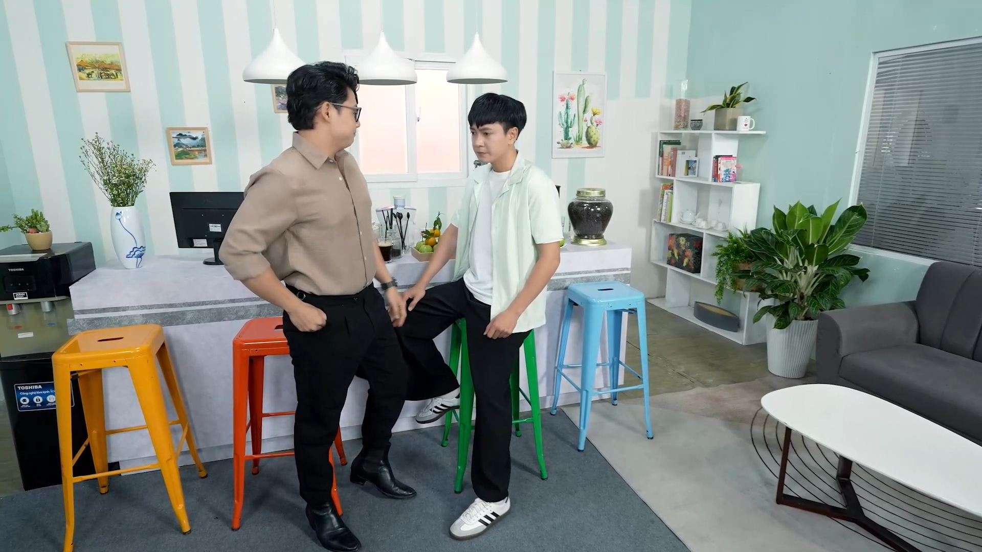 KHẢI BỊ ÉP LÊN LIVESTREAM CÔNG KHAI XIN LỖI ĐỒNG NGHIỆP