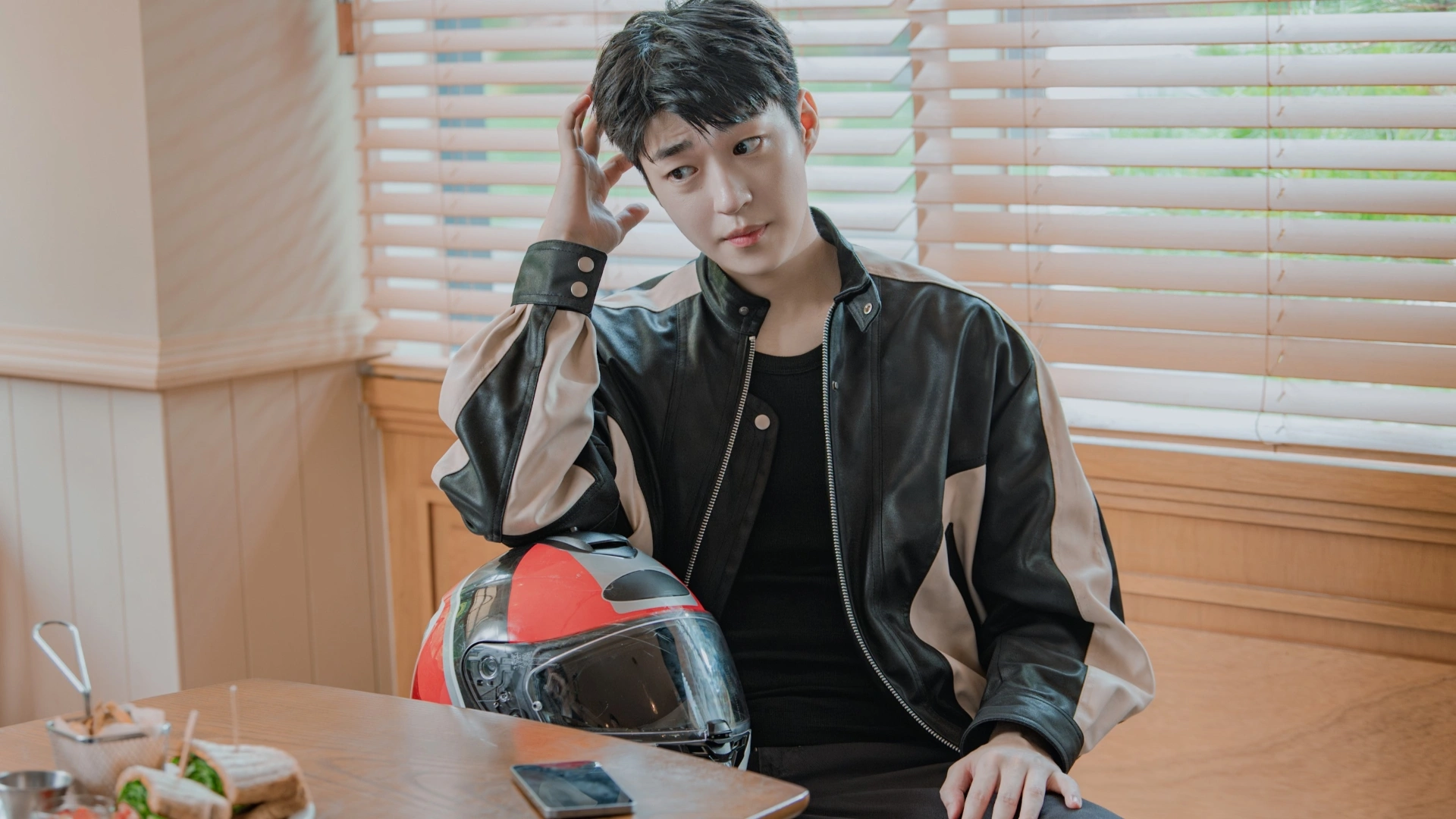 Review Giấc Mơ Trao Em tập 3–4: Ha Na nhờ Yu Geon giúp thoát khỏi mẹ, Yi Jae bất ngờ hôn Soo Bin